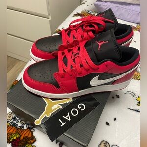 Air Jordan 1 low (GS) 6.5Y black/white-very berry